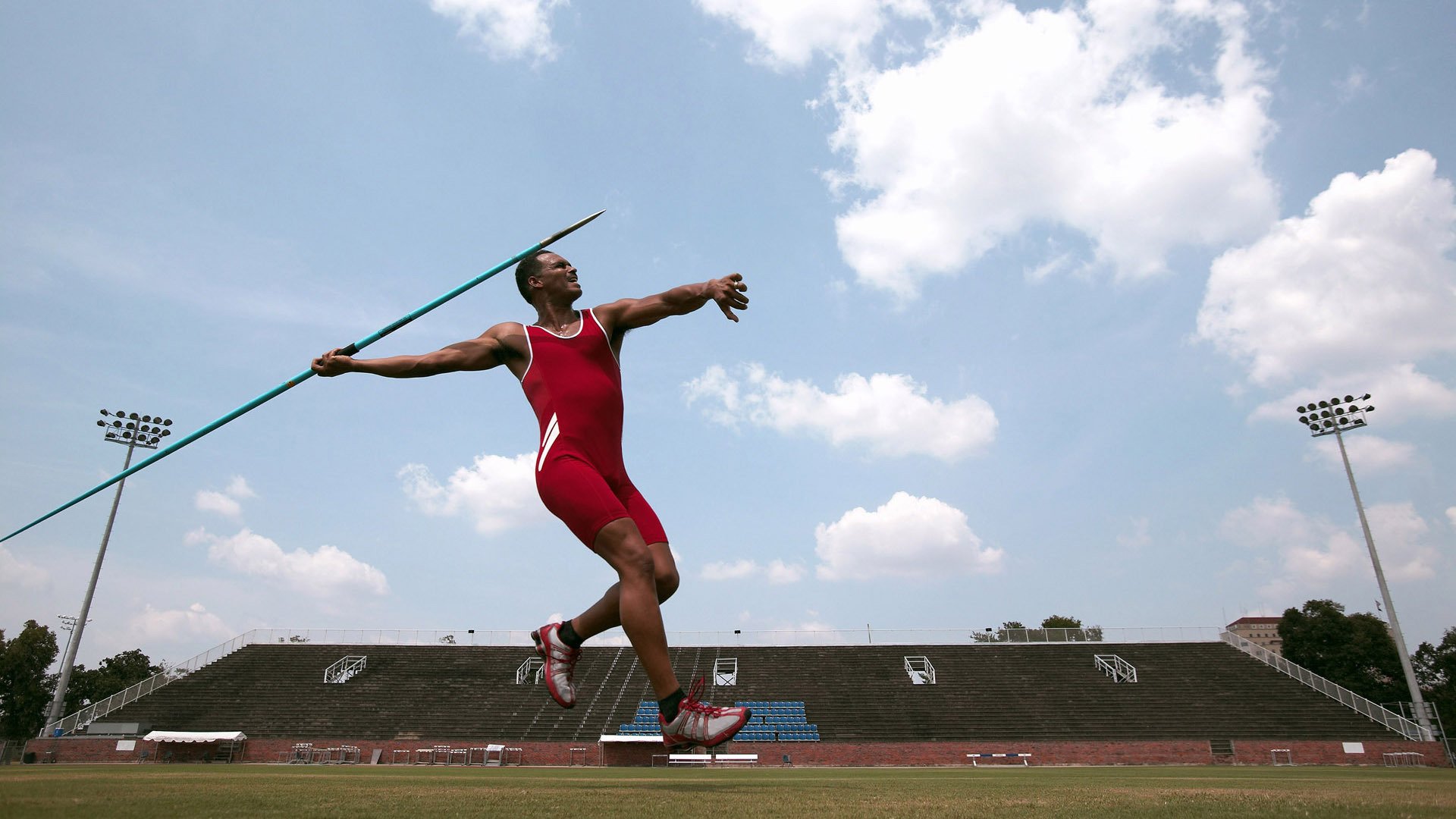 体育新闻中心协助地方体育局开展体育新闻宣传工作,体育类的新闻简报